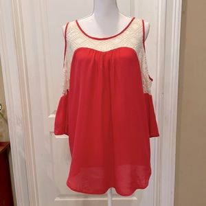 Open shoulder lace detail top